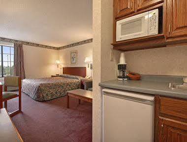 Super 8 By Wyndham Rochester Exterior photo